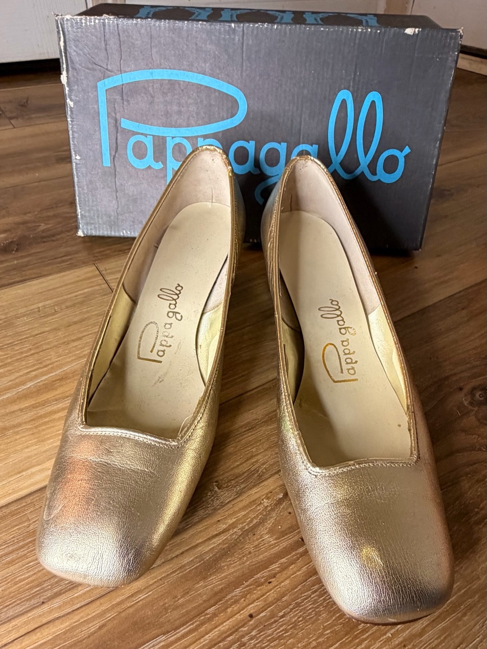 Vintage 1970s Pappagallo Gold Metallic Pumps Square Toe Block Heel Shoes